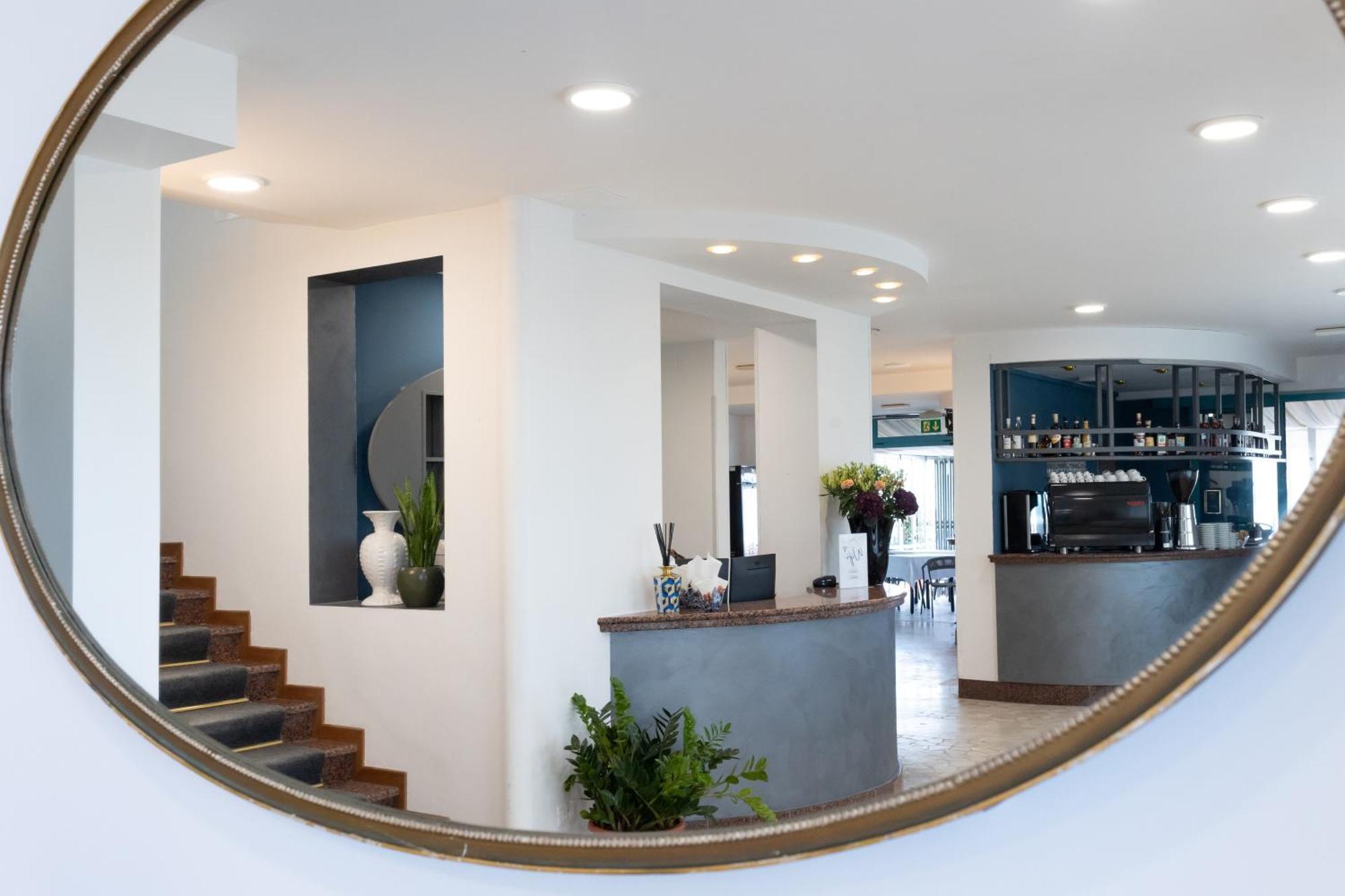 Hotel Delaville Frontemare Lido di Jesolo Bagian luar foto