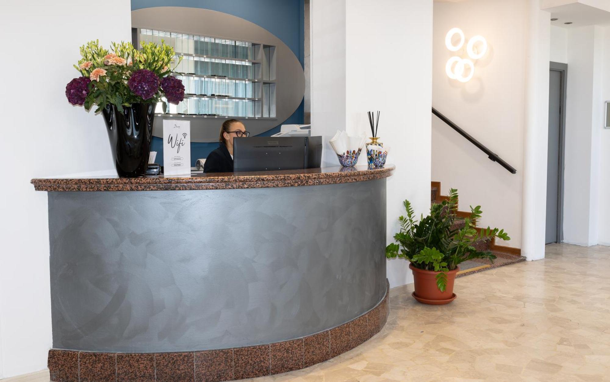 Hotel Delaville Frontemare Lido di Jesolo Bagian luar foto
