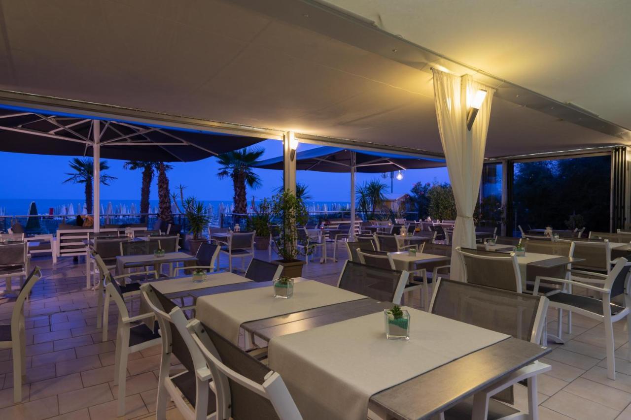 Hotel Delaville Frontemare Lido di Jesolo Bagian luar foto