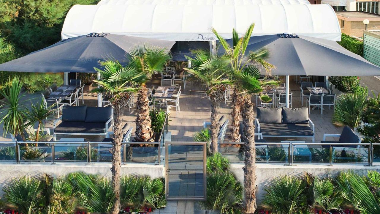 Hotel Delaville Frontemare Lido di Jesolo Bagian luar foto